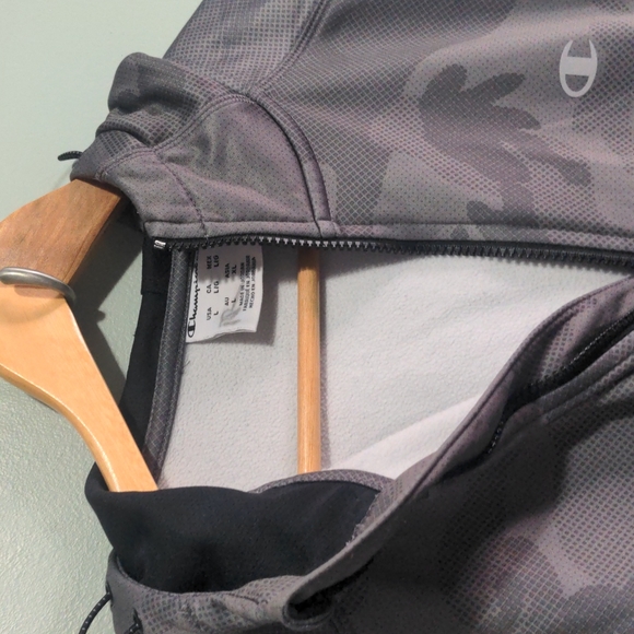 Champion men's large camo sweater / jacket - Picture 3 of 3